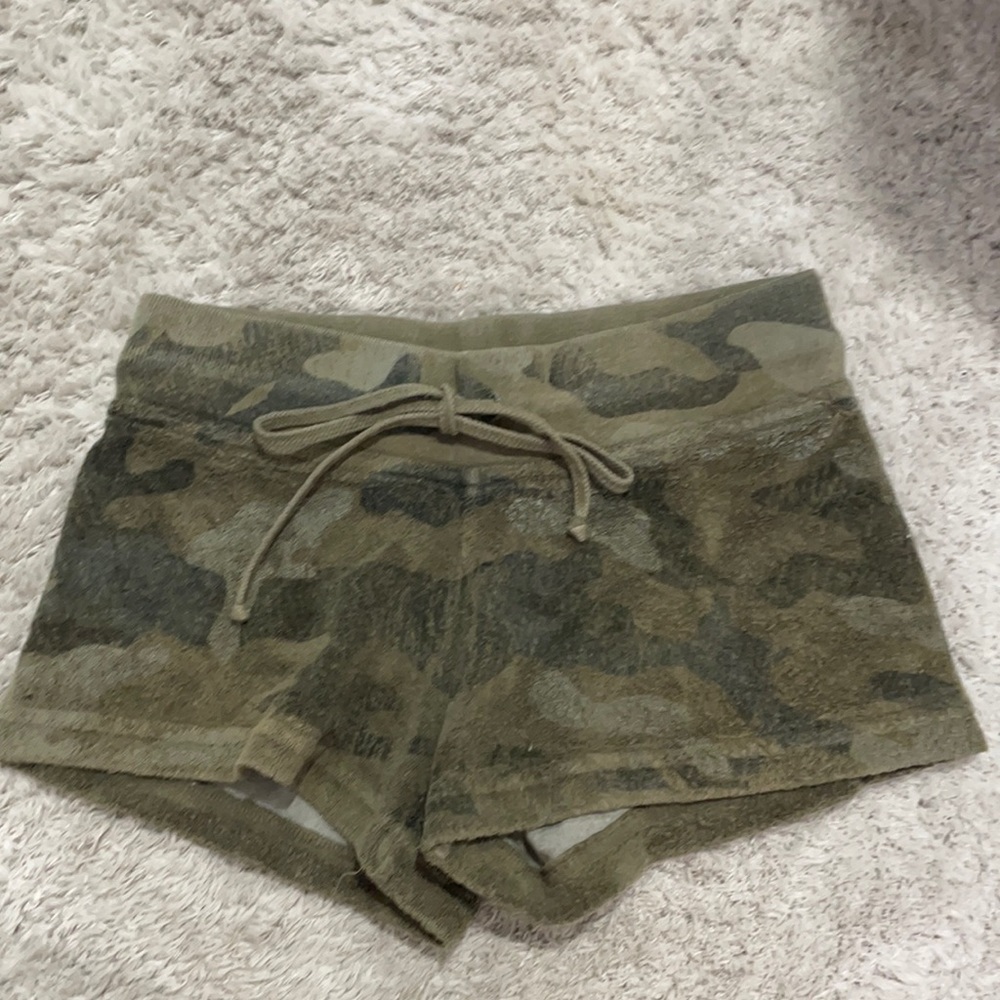 Hard tail shorts